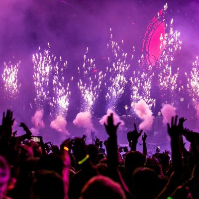 VIP MAGIC CLUB « CHAMPS ÉLYSÉES » FEU D’ ARTIFICE ARC DE TRIOMPHE – NEW YEAR 2026 + DE 900 PERSONNES 1000M2 CLUB DE LUXE